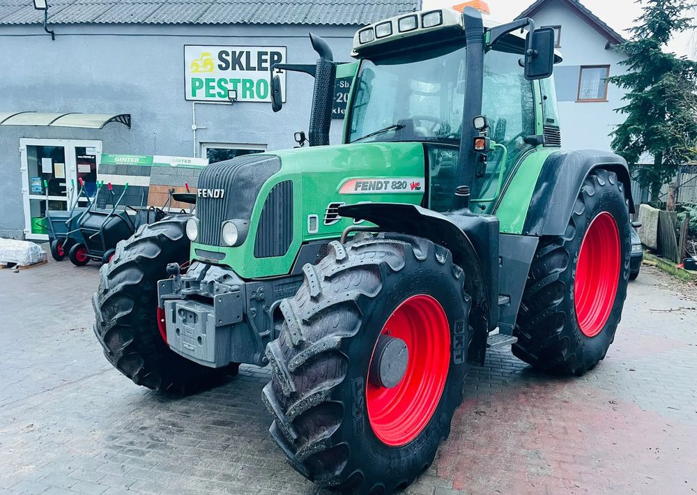 Fendt 820 - Traktor: das Bild 1 Fendt 820 - Traktor: das Bild 1