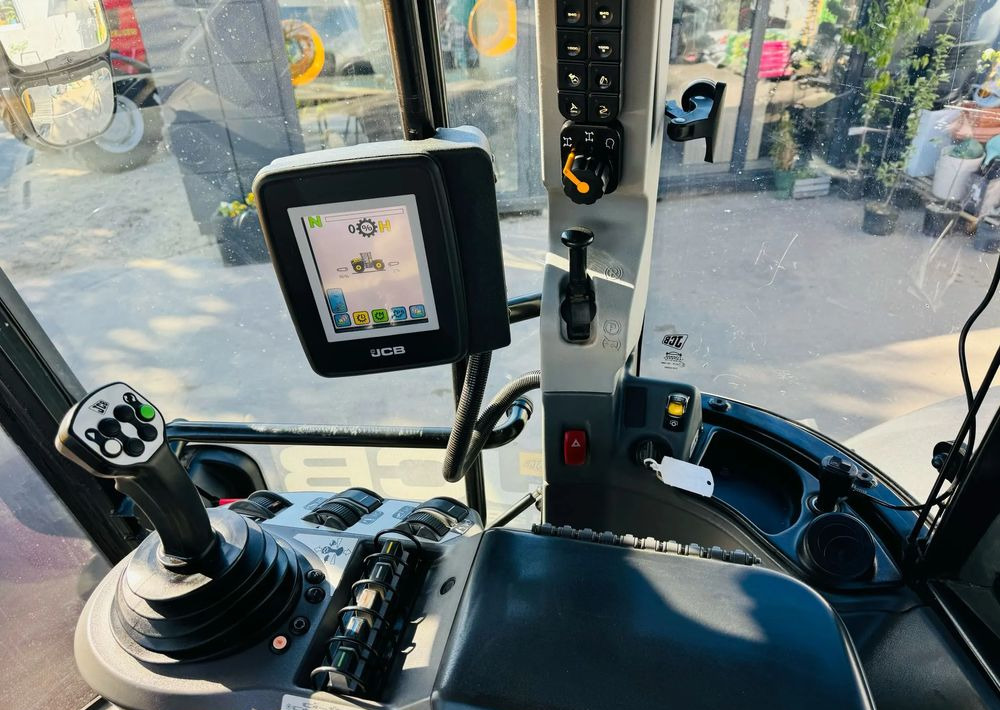 Traktor JCB Fastrac 4220: das Bild 16