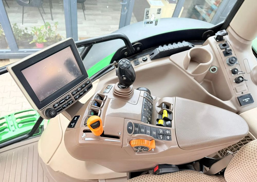 Traktor John Deere 6195 R: das Bild 15