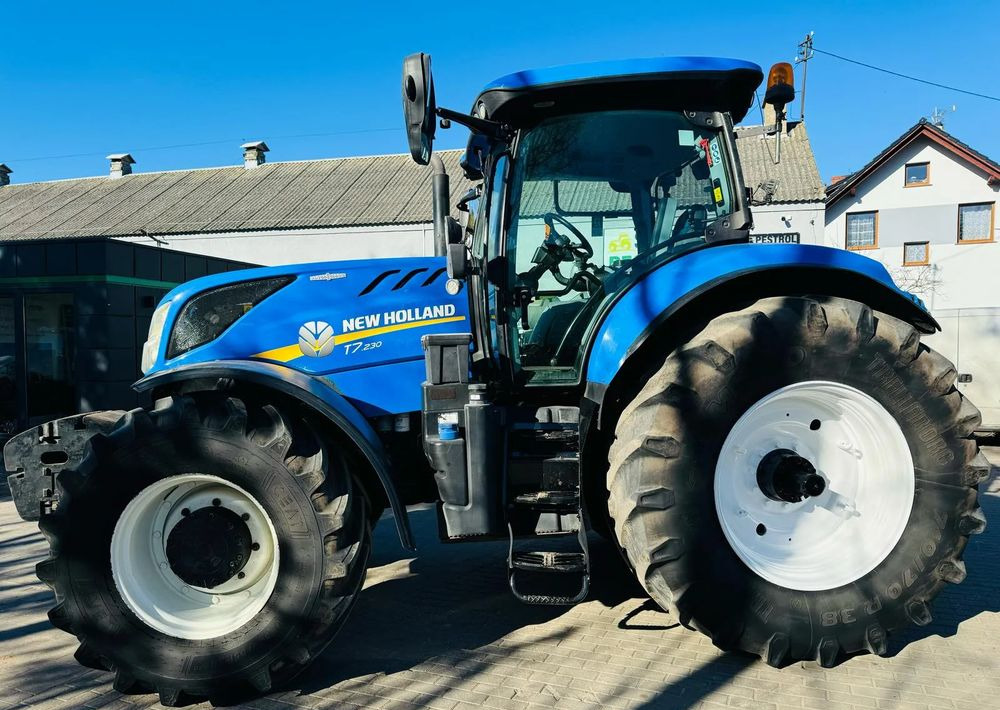 New Holland T7.230 - Traktor: das Bild 1 New Holland T7.230 - Traktor: das Bild 1