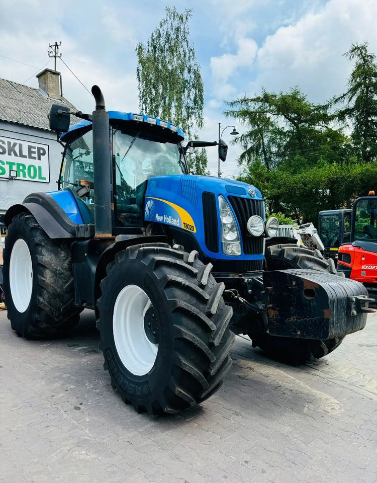 New Holland T8020 - Traktor: das Bild 4 New Holland T8020 - Traktor: das Bild 4
