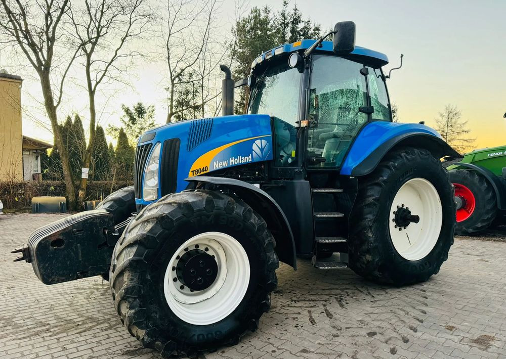 New Holland T8040 - Traktor: das Bild 3 New Holland T8040 - Traktor: das Bild 3