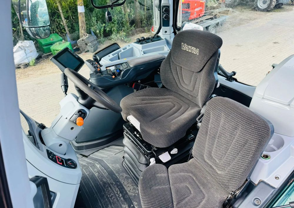 Traktor Valtra T214 Versu: das Bild 13
