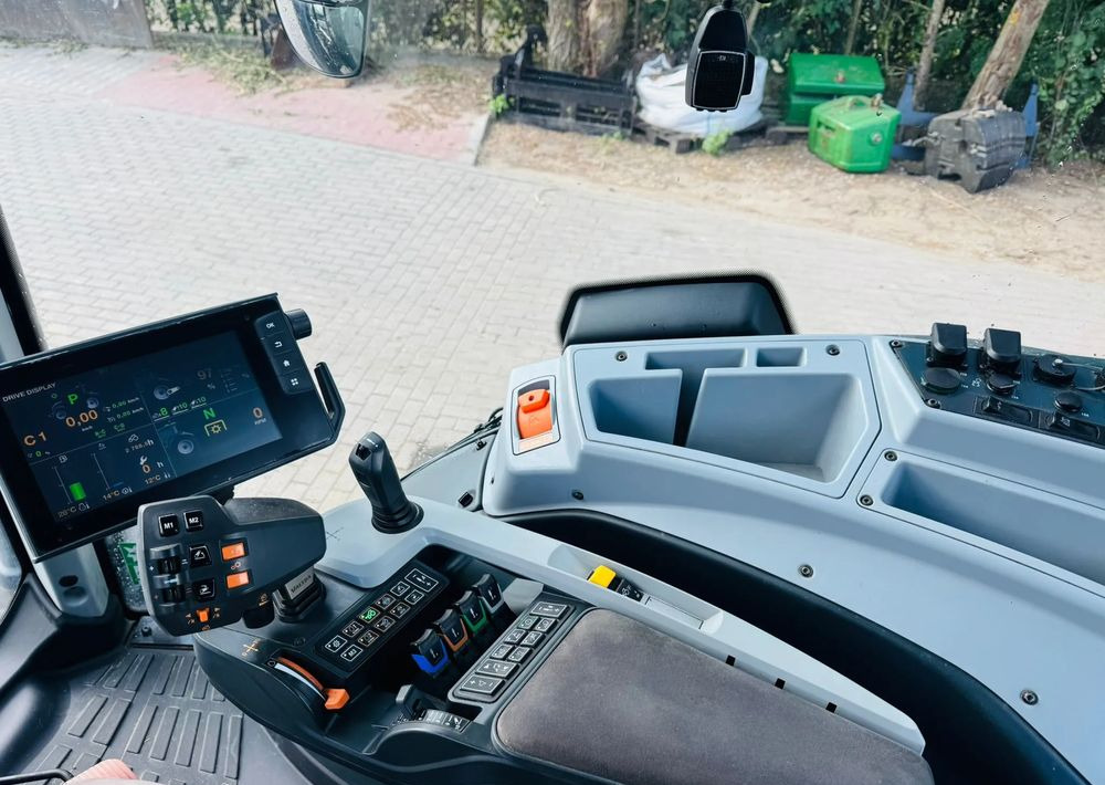 Traktor Valtra T214 Versu: das Bild 17