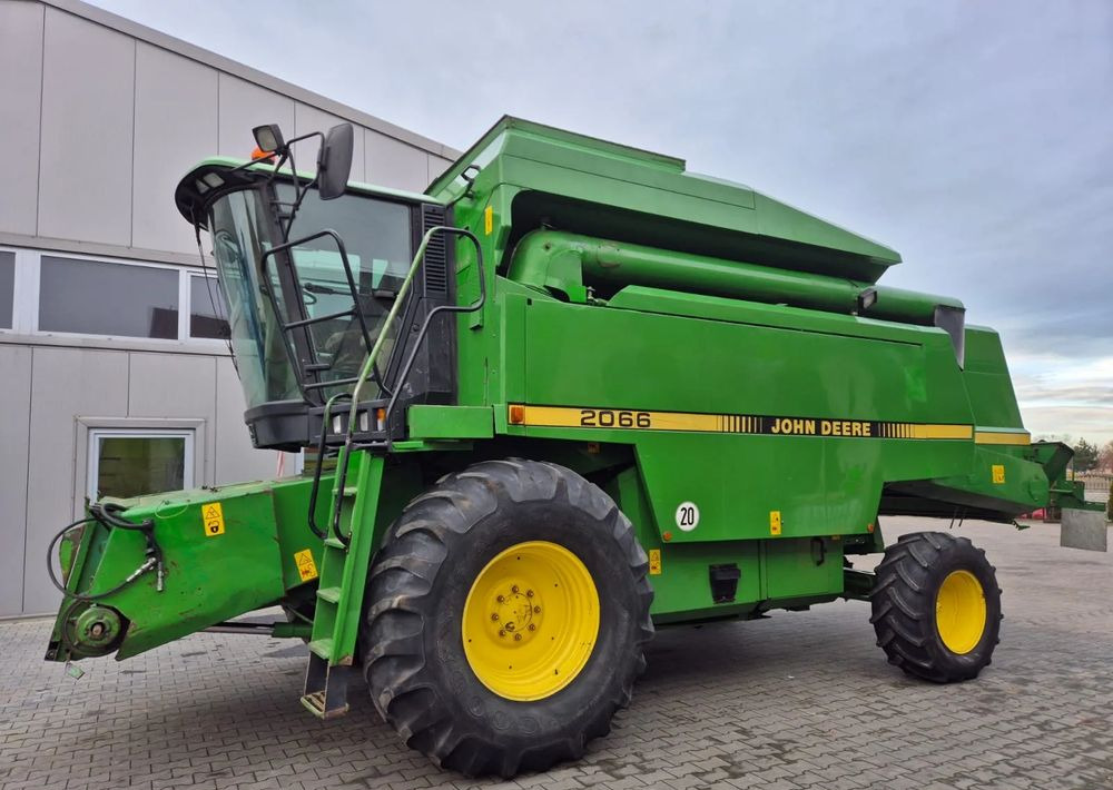 John Deere 2066 - Mähdrescher: das Bild 1 John Deere 2066 - Mähdrescher: das Bild 1