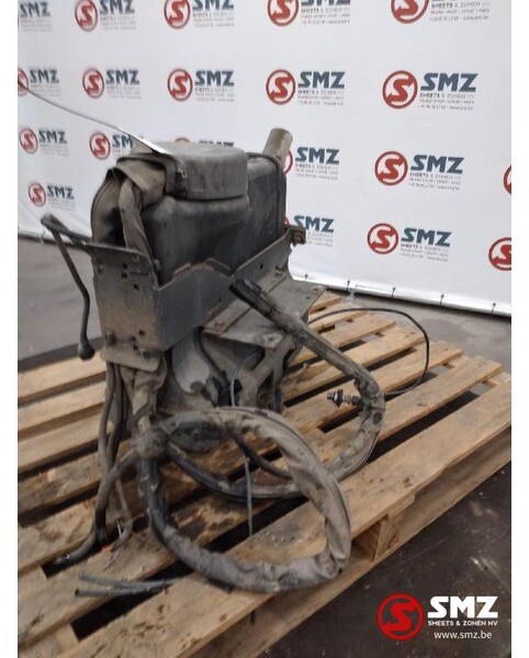 Mercedes-Benz Occ AdBlue tank Mercedes Atego 1218 A9704700815 - Kraftstoffaufbereitung/ Kraftstoffförderung für LKW: das Bild 4 Mercedes-Benz Occ AdBlue tank Mercedes Atego 1218 A9704700815 - Kraftstoffaufbereitung/ Kraftstoffförderung für LKW: das Bild 4