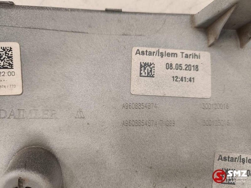 Mercedes-Benz Occ Bumperafdekking rechts Mercedes Actros MP4 - Stoßstange für LKW: das Bild 2 Mercedes-Benz Occ Bumperafdekking rechts Mercedes Actros MP4 - Stoßstange für LKW: das Bild 2