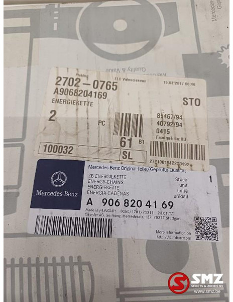 Mercedes-Benz Rolbegeleider schuifdeur Mercedes - Tür und Teile für LKW: das Bild 4 Mercedes-Benz Rolbegeleider schuifdeur Mercedes - Tür und Teile für LKW: das Bild 4
