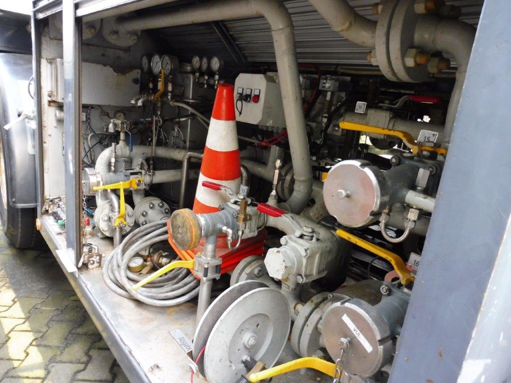 BURG Gas tank semi-trailer used for CO2 Carbon dioxide - Tankauflieger: das Bild 4 BURG Gas tank semi-trailer used for CO2 Carbon dioxide - Tankauflieger: das Bild 4