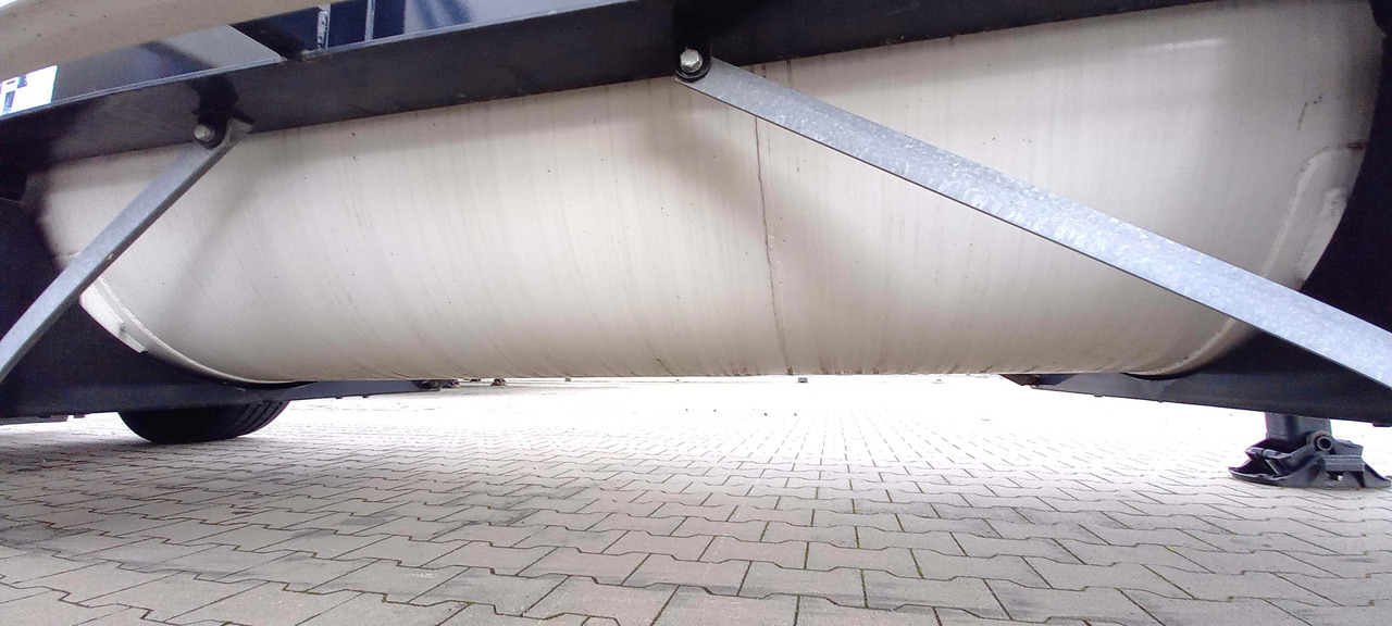 Schwingenschlögel Gas tank semi-trailer used for LNG/CNG mobile filling station Methan Gas Cryogenic - Tankauflieger: das Bild 3 Schwingenschlögel Gas tank semi-trailer used for LNG/CNG mobile filling station Methan Gas Cryogenic - Tankauflieger: das Bild 3