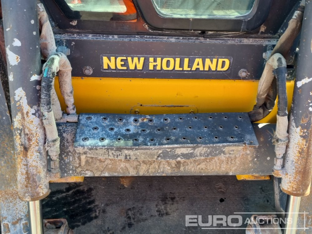 Kompaktlader 2012 New Holland L218: das Bild 29