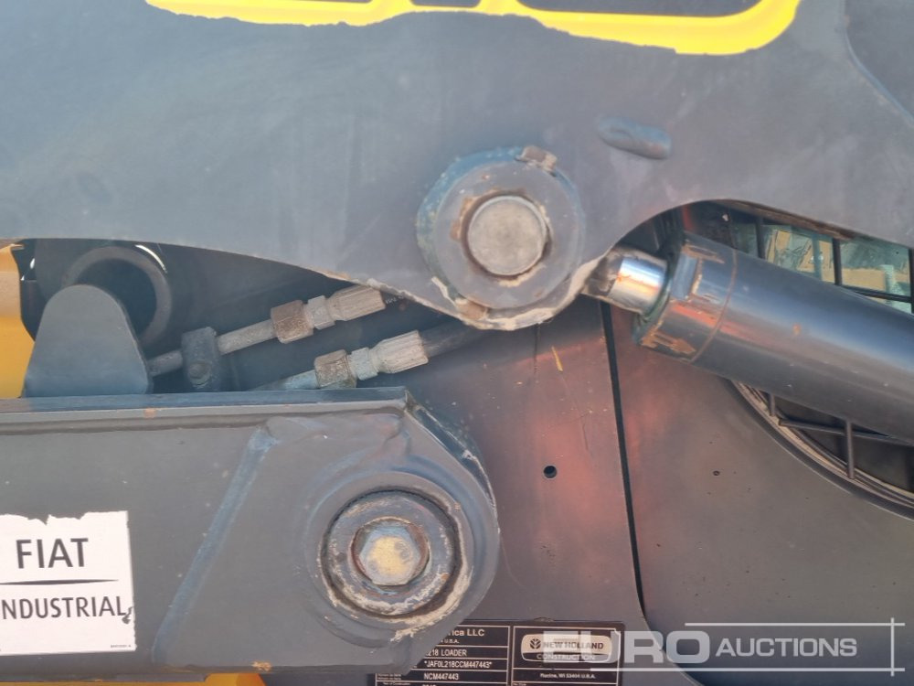 Kompaktlader 2012 New Holland L218: das Bild 25