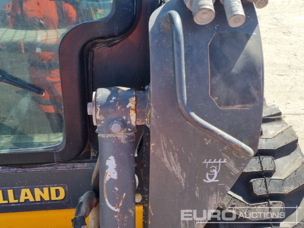Kompaktlader 2012 New Holland L218: das Bild 30