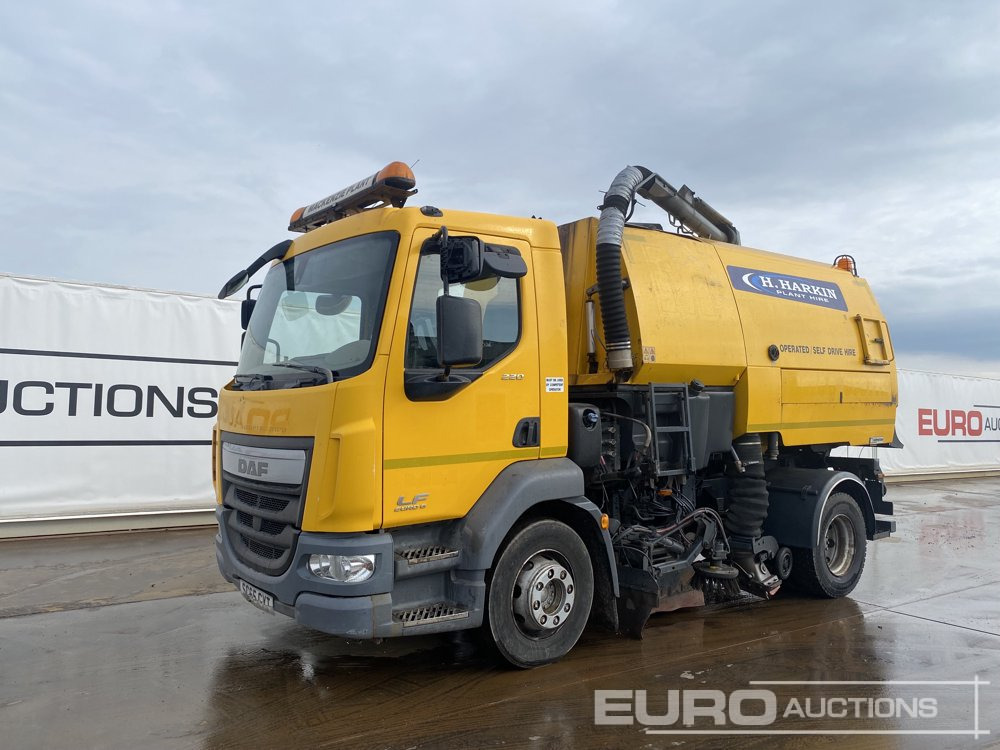 2015 DAF LF 220 - Kehrmaschine: das Bild 1 2015 DAF LF 220 - Kehrmaschine: das Bild 1