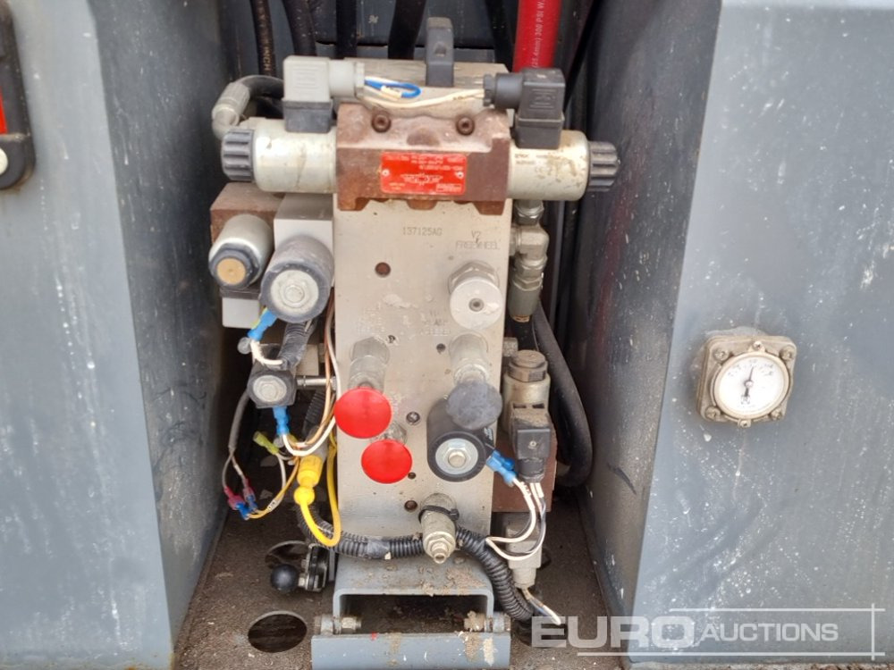 Arbeitsbühne 2015 SkyJack SJ6826RT: das Bild 32
