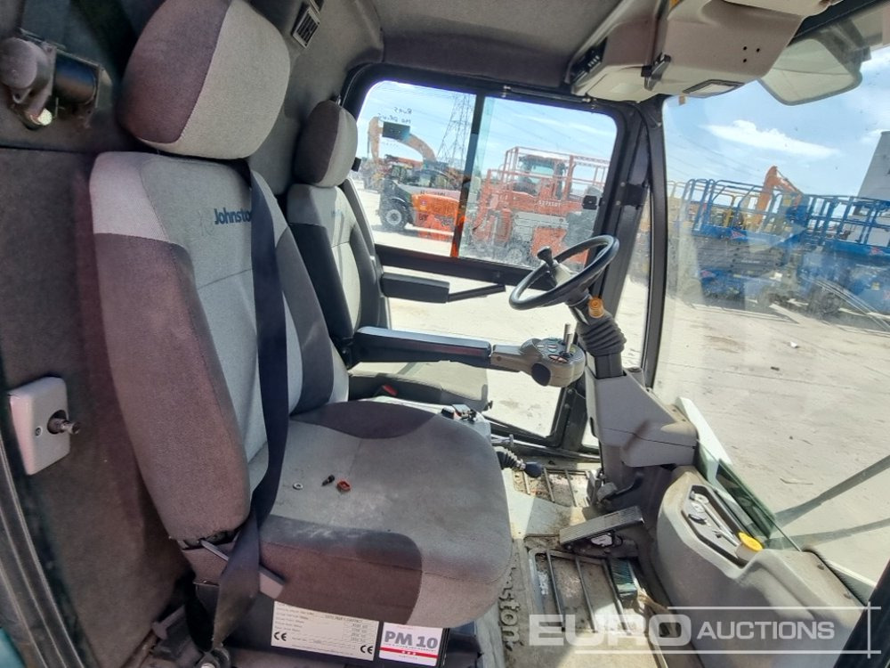 Kehrmaschine 2017 Johnston 4x2 Road Sweeper, Reverse Camera, Automatic Gearbox (Category S Insurance Loss, Runs No Drive): das Bild 28