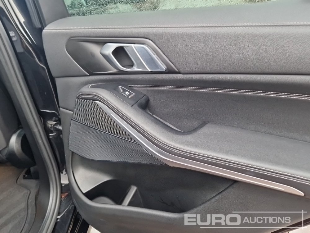 SUV/ Geländewagen 2022 BMW X5 45E M-Sport: das Bild 24