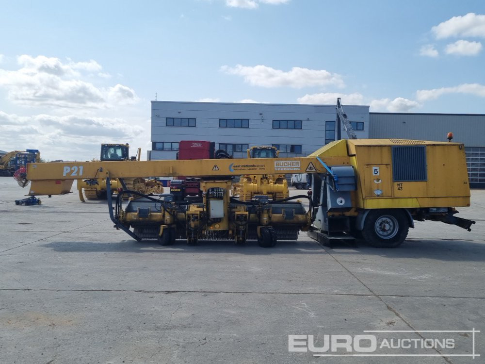 Bucher Schorling P21 Single Axle Runway Sweeper, Snow Clearing Brush, Snow Blower, Dryer - Schneefräse: das Bild 2 Bucher Schorling P21 Single Axle Runway Sweeper, Snow Clearing Brush, Snow Blower, Dryer - Schneefräse: das Bild 2