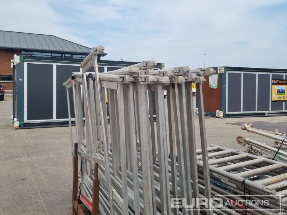 Baugeräte Bundle of Folding Aluminium Scaffolding (5 of), Bundle of Folding Fiberglass Scaffolding, Bundle of Aluminium Scaffolding (3 of), Aluminium Staging Boards (3 of): das Bild 11