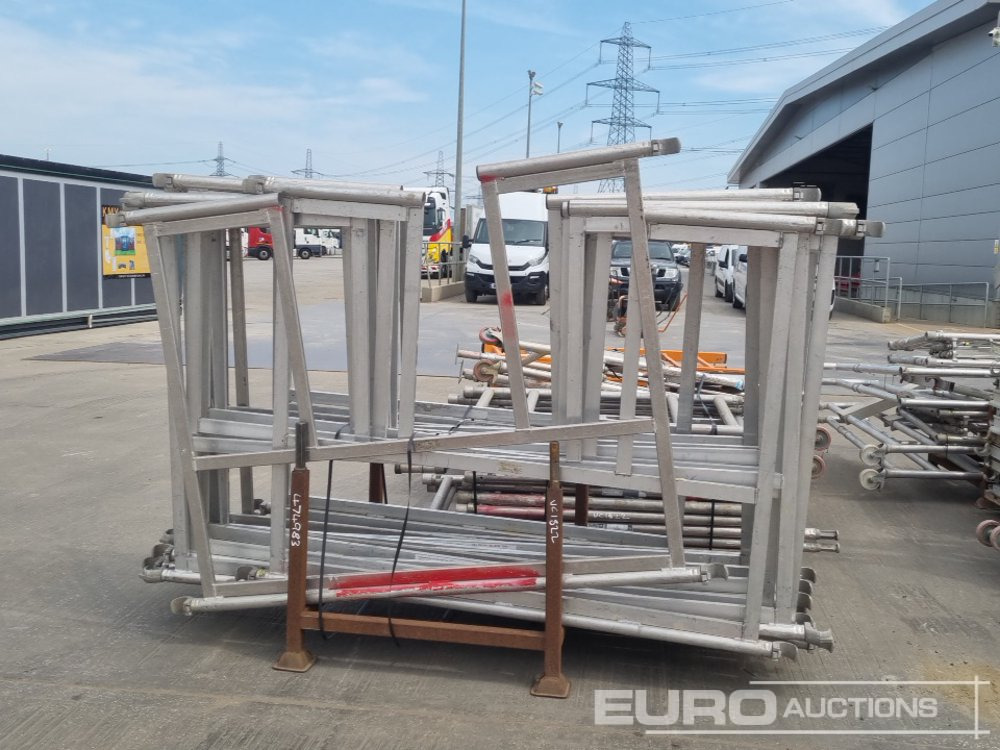Baugeräte Bundle of Folding Aluminium Scaffolding (5 of), Bundle of Folding Fiberglass Scaffolding, Bundle of Aluminium Scaffolding (3 of), Aluminium Staging Boards (3 of): das Bild 9