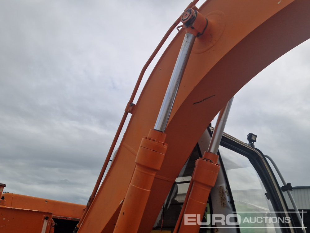 Kettenbagger Hitachi EX135: das Bild 35
