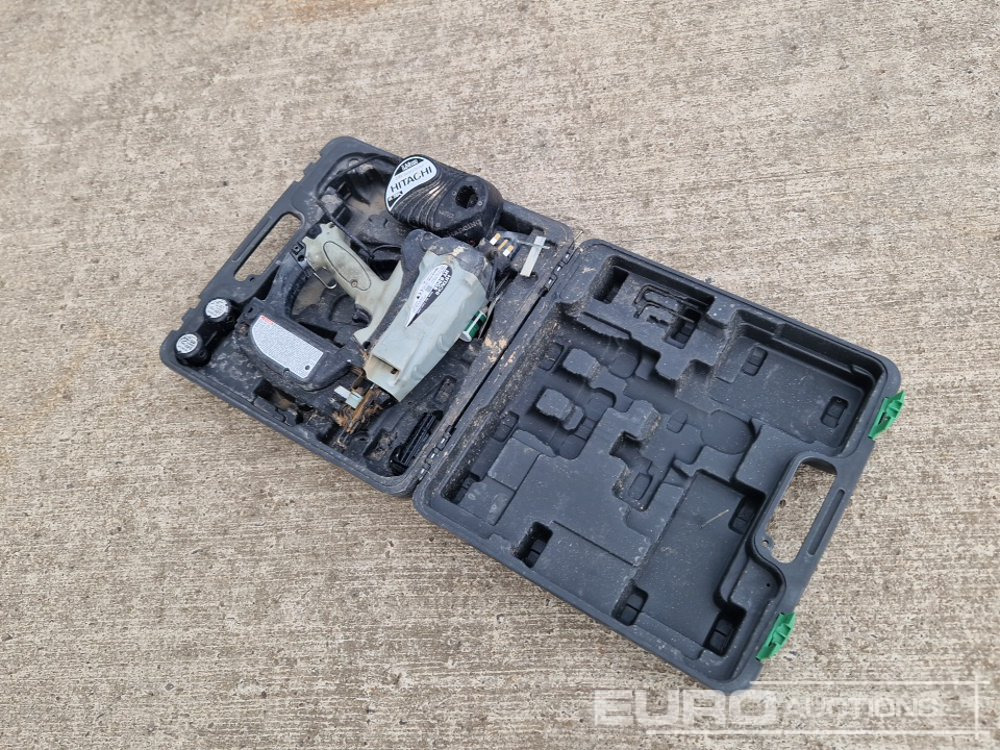 Hitachi NT65GS 3.6 Volt Cordless Nailer, 3 Batterys, Charger - Baugeräte: das Bild 3 Hitachi NT65GS 3.6 Volt Cordless Nailer, 3 Batterys, Charger - Baugeräte: das Bild 3