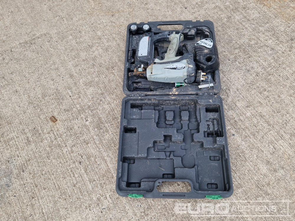 Hitachi NT65GS 3.6 Volt Cordless Nailer, 3 Batterys, Charger - Baugeräte: das Bild 4 Hitachi NT65GS 3.6 Volt Cordless Nailer, 3 Batterys, Charger - Baugeräte: das Bild 4