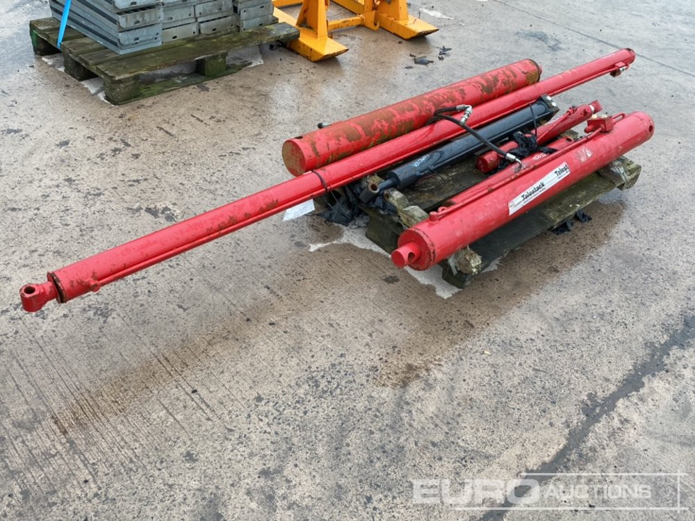 Hydraulic Rams (6 of) - Baugeräte: das Bild 1 Hydraulic Rams (6 of) - Baugeräte: das Bild 1