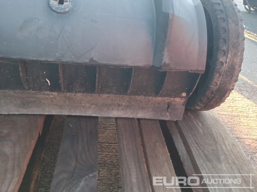 Baugeräte Karcher Prokm 400 Pedestrian Sweeper: das Bild 10 Baugeräte Karcher Prokm 400 Pedestrian Sweeper: das Bild 10