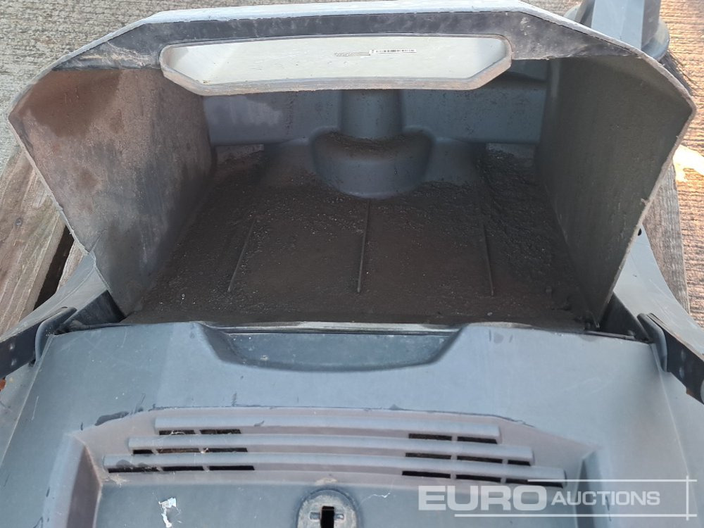 Baugeräte Karcher Prokm 400 Pedestrian Sweeper: das Bild 12 Baugeräte Karcher Prokm 400 Pedestrian Sweeper: das Bild 12