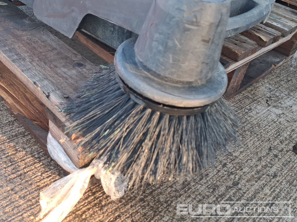 Baugeräte Karcher Prokm 400 Pedestrian Sweeper: das Bild 13 Baugeräte Karcher Prokm 400 Pedestrian Sweeper: das Bild 13