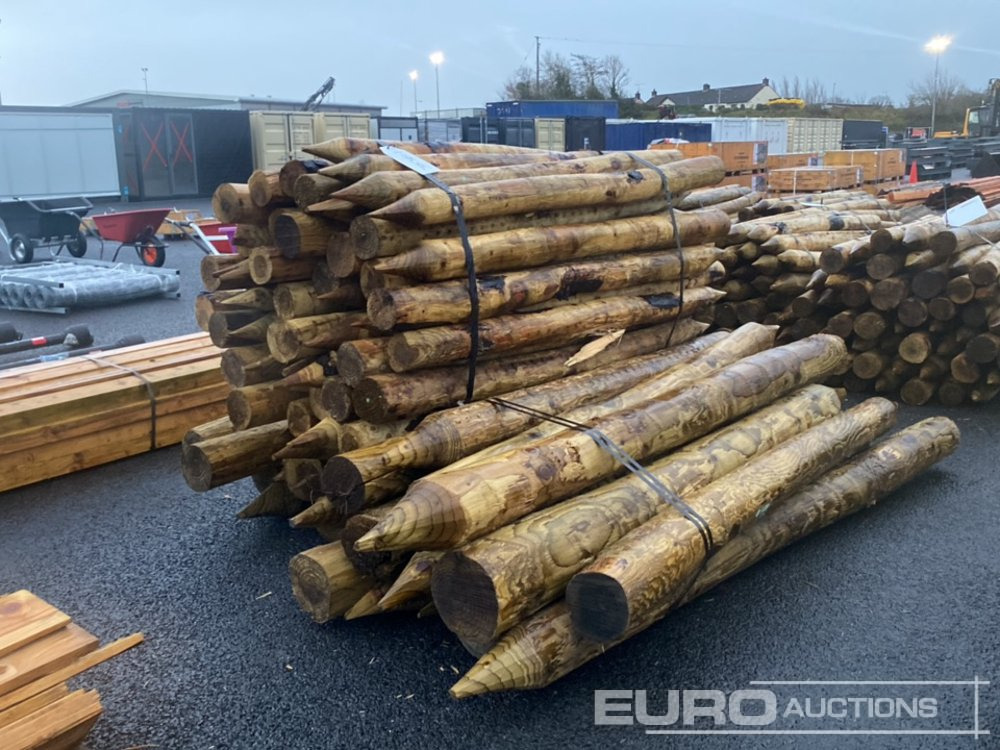 Bundle of Timber Posts (3 of) - Landmaschine: das Bild 1 Bundle of Timber Posts (3 of) - Landmaschine: das Bild 1