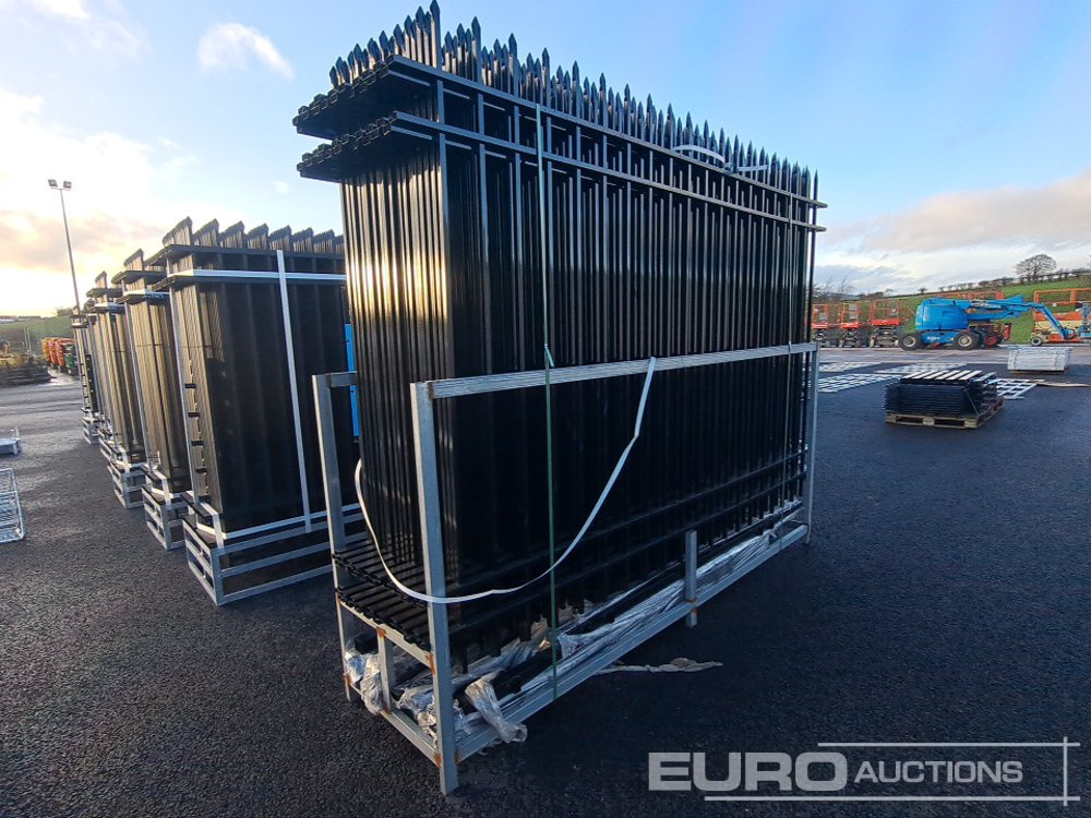 Unused 10' Fencing Panels (20 of) & Posts - Landmaschine: das Bild 3 Unused 10' Fencing Panels (20 of) & Posts - Landmaschine: das Bild 3