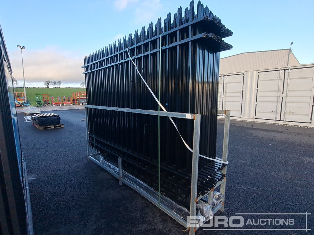 Unused 10' Fencing Panels (20 of) & Posts - Landmaschine: das Bild 2 Unused 10' Fencing Panels (20 of) & Posts - Landmaschine: das Bild 2