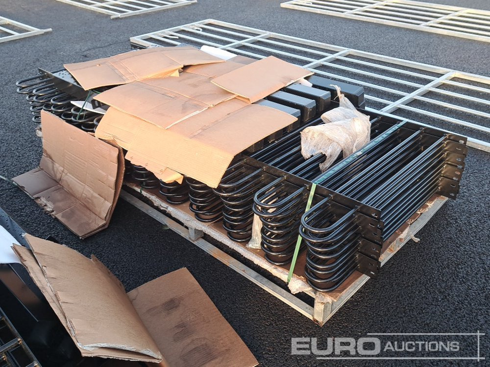 Unused 20m Bow / Round Top Powder Coated Steel Fencing, 10x2m Panels, 11 Posts - Landmaschine: das Bild 4 Unused 20m Bow / Round Top Powder Coated Steel Fencing, 10x2m Panels, 11 Posts - Landmaschine: das Bild 4