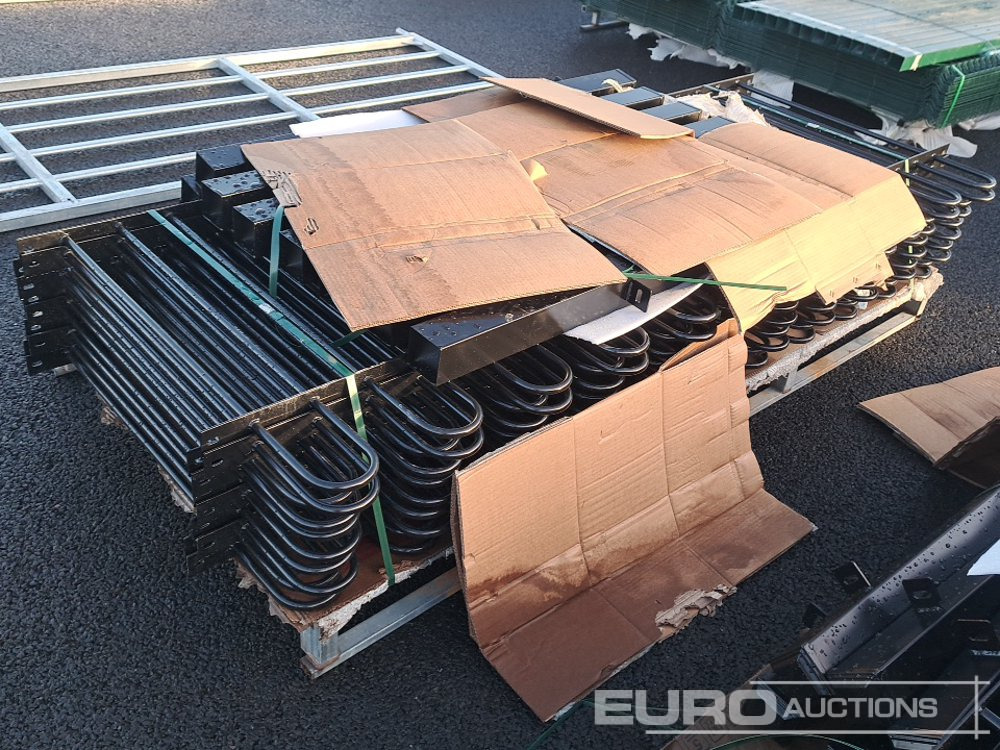 Unused 20m Bow / Round Top Powder Coated Steel Fencing, 10x2m Panels, 11 Posts - Landmaschine: das Bild 3 Unused 20m Bow / Round Top Powder Coated Steel Fencing, 10x2m Panels, 11 Posts - Landmaschine: das Bild 3
