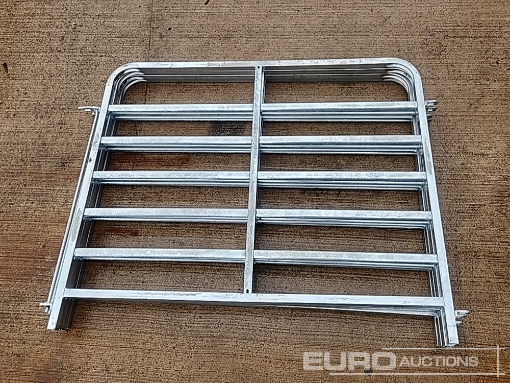 Landmaschine Unused 4' Galvanised Sheep Hurdle (4 of): das Bild 10