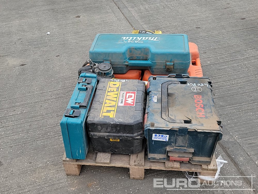 Makita 110 Volt Angle Grinder, 110Volt Drill (Spares), 110Volt Hammer Drill (Spares), Bosh Battery Circular Saw, Battery (3 of), Charger, DeWalt 110Volt Wood Planer, Spitfire P370 Nail Gun (2 of), Ezi - Baugeräte: das Bild 4 Makita 110 Volt Angle Grinder, 110Volt Drill (Spares), 110Volt Hammer Drill (Spares), Bosh Battery Circular Saw, Battery (3 of), Charger, DeWalt 110Volt Wood Planer, Spitfire P370 Nail Gun (2 of), Ezi - Baugeräte: das Bild 4