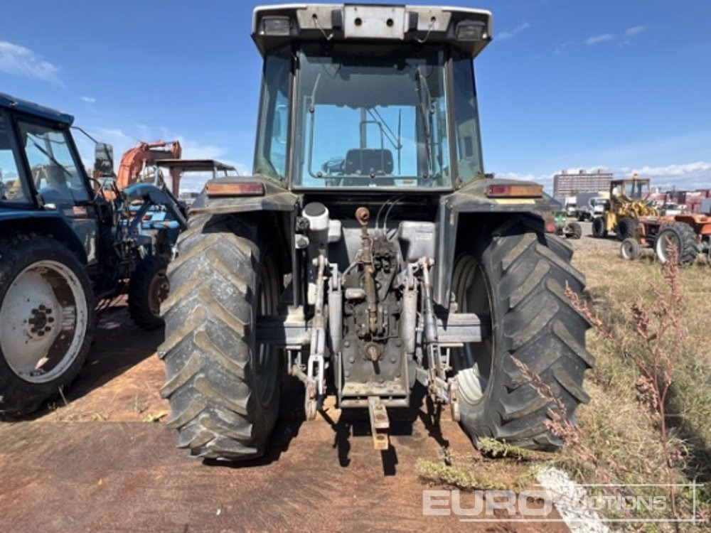 Massey Ferguson 3080 - Traktor: das Bild 5 Massey Ferguson 3080 - Traktor: das Bild 5