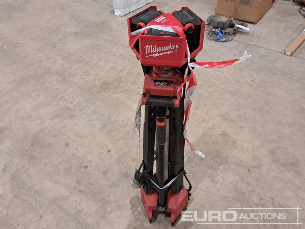 Milwaukee M18 Standing LED Work Light - Werkstattgerät: das Bild 3 Milwaukee M18 Standing LED Work Light - Werkstattgerät: das Bild 3