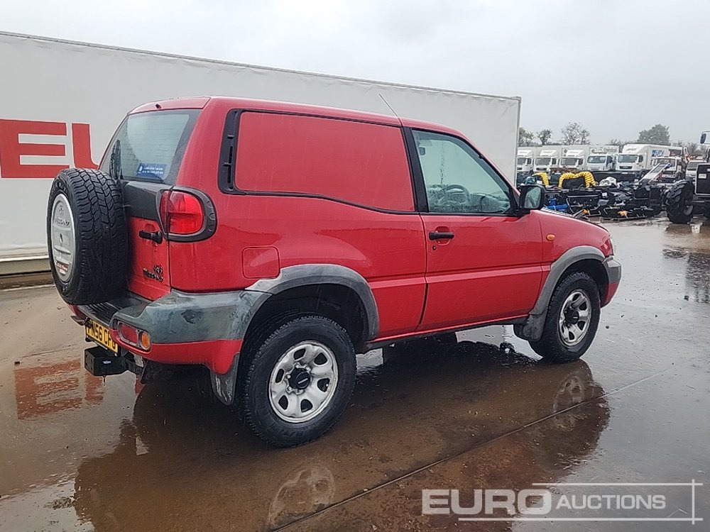 Nissan Terrano - SUV/ Geländewagen: das Bild 5 Nissan Terrano - SUV/ Geländewagen: das Bild 5