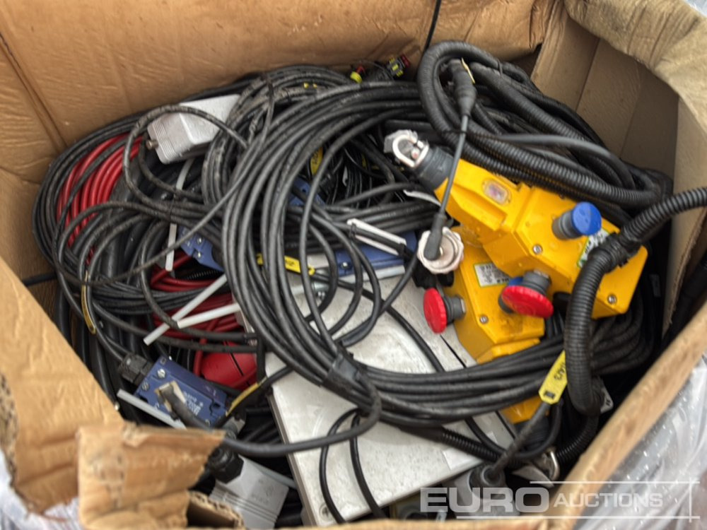 Pallet of Equipment - Baugeräte: das Bild 5 Pallet of Equipment - Baugeräte: das Bild 5