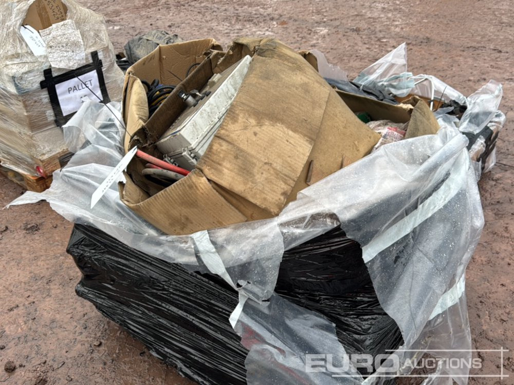 Pallet of Equipment - Baugeräte: das Bild 2 Pallet of Equipment - Baugeräte: das Bild 2