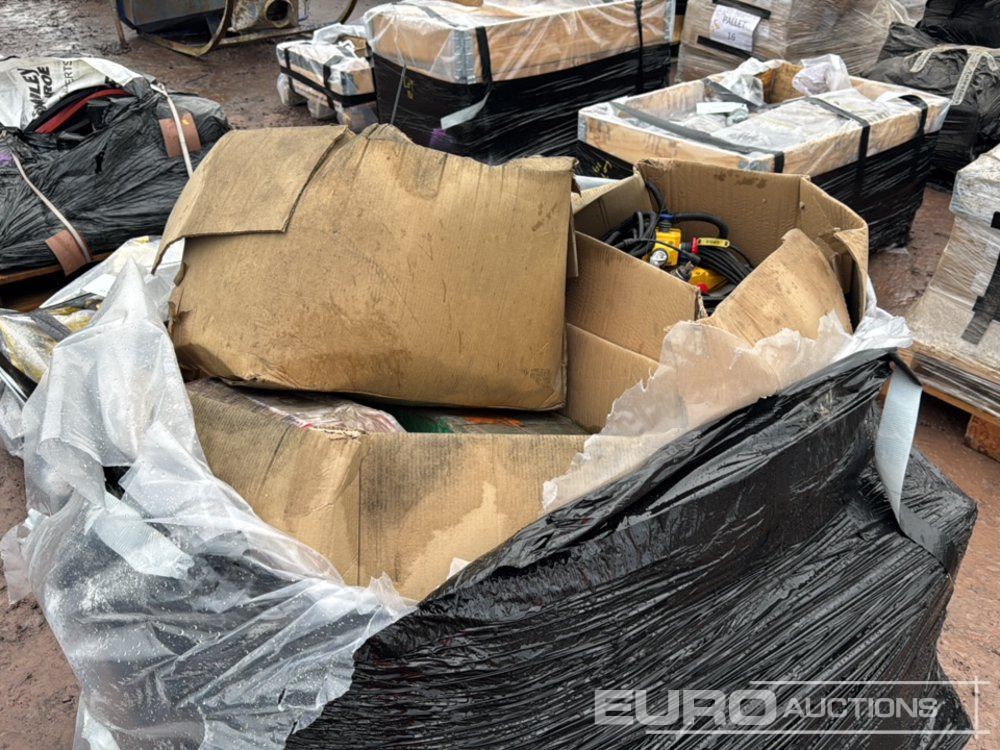 Pallet of Equipment - Baugeräte: das Bild 3 Pallet of Equipment - Baugeräte: das Bild 3