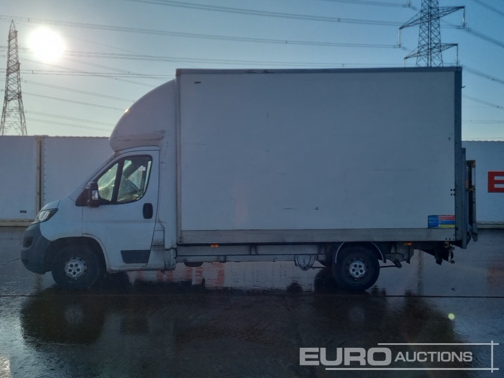 Peugeot Boxer - Koffer Transporter: das Bild 2 Peugeot Boxer - Koffer Transporter: das Bild 2