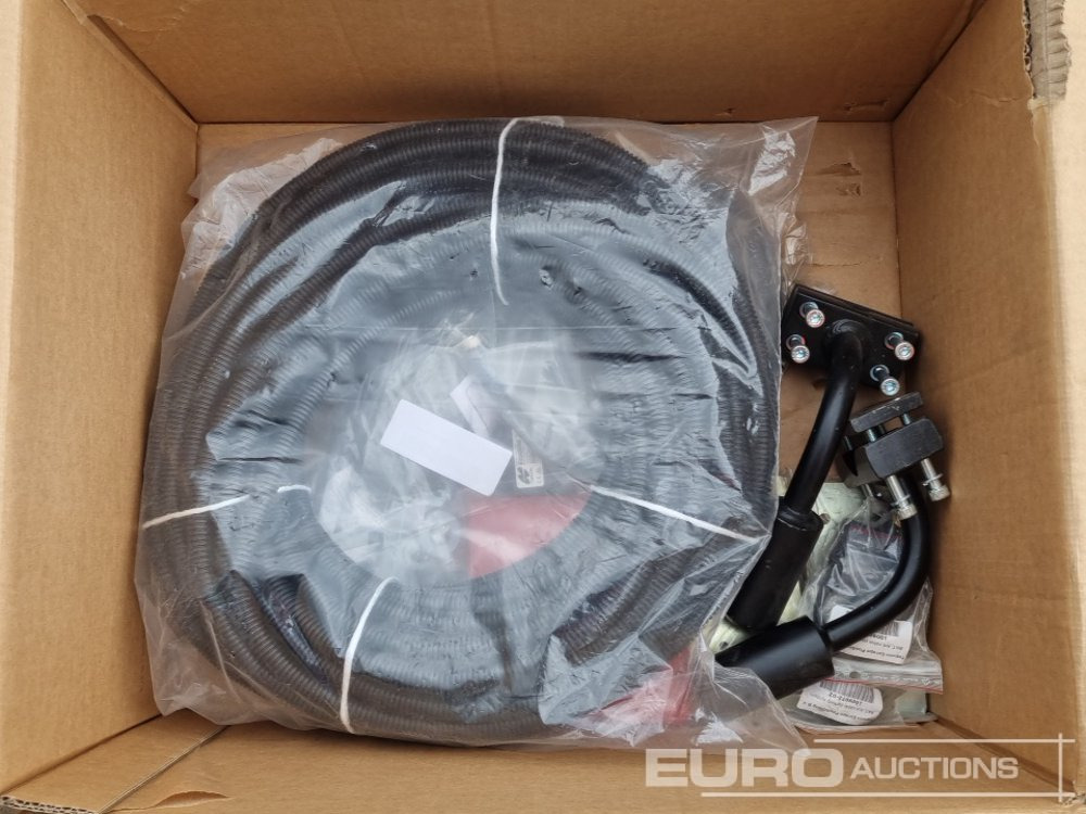 TOPCON Excavator GPS Install Kit, Antenna Brackets (2 of), Sensor Mountings (4 of), TSI3S Sensors (3 of), TSI3D Sensor, 1x5m Can Cable, GX60 Universal Mounting Bracket - Werkstattgerät: das Bild 2 TOPCON Excavator GPS Install Kit, Antenna Brackets (2 of), Sensor Mountings (4 of), TSI3S Sensors (3 of), TSI3D Sensor, 1x5m Can Cable, GX60 Universal Mounting Bracket - Werkstattgerät: das Bild 2