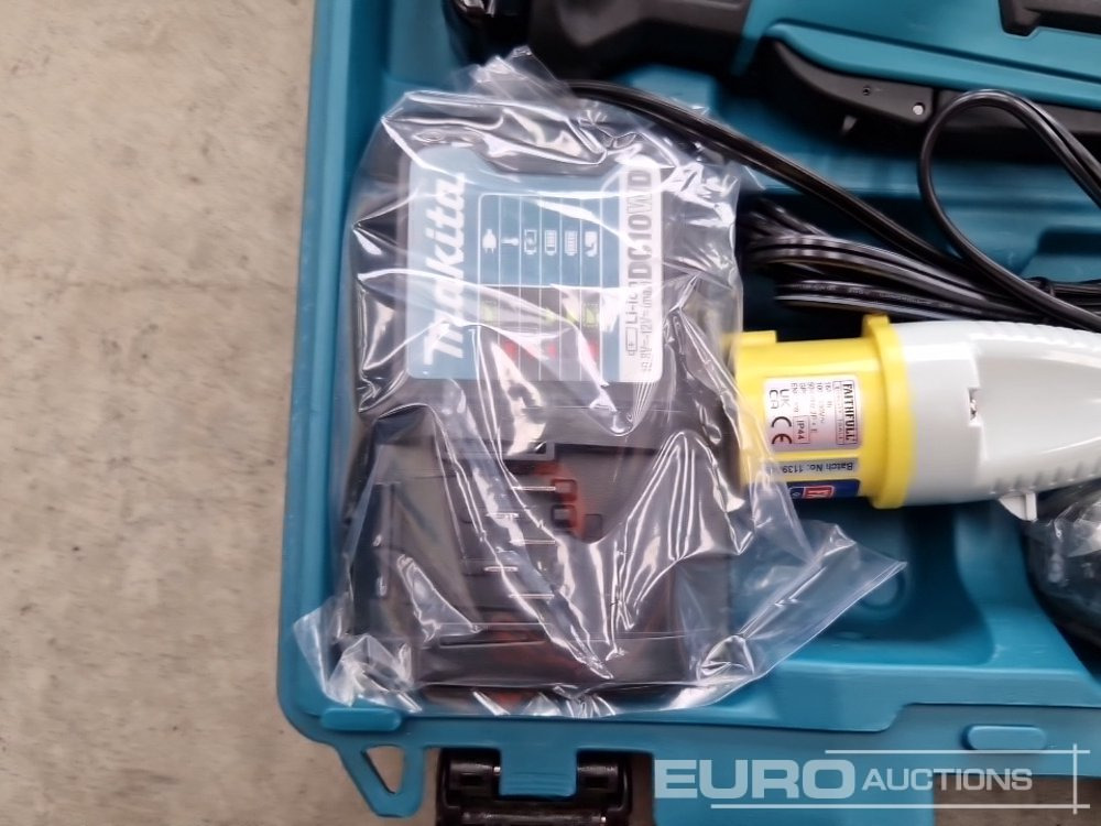 Unused Makita 12V Recipricating Saw, 2 Batteries, 110v Charger, Case - Baugeräte: das Bild 5 Unused Makita 12V Recipricating Saw, 2 Batteries, 110v Charger, Case - Baugeräte: das Bild 5