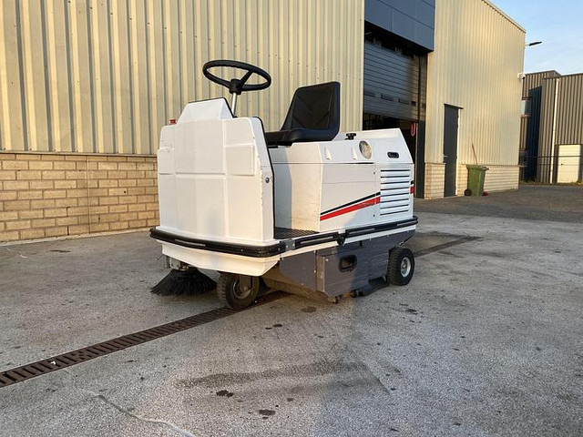 Dulevo 75 EH, Veegmachine - Kehrsaugmaschine: das Bild 2 Dulevo 75 EH, Veegmachine - Kehrsaugmaschine: das Bild 2