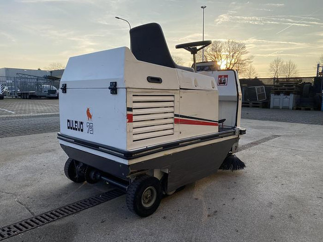 Dulevo 75 EH, Veegmachine - Kehrsaugmaschine: das Bild 5 Dulevo 75 EH, Veegmachine - Kehrsaugmaschine: das Bild 5