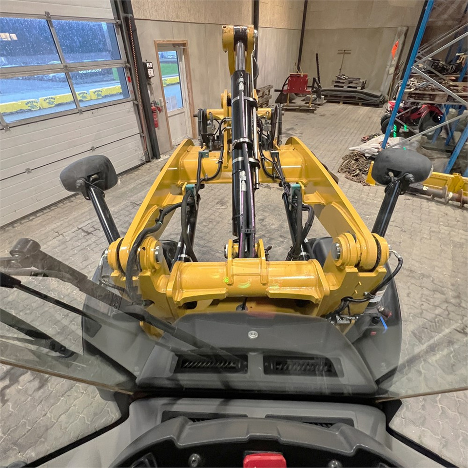 Radlader Caterpillar 906 M: das Bild 26